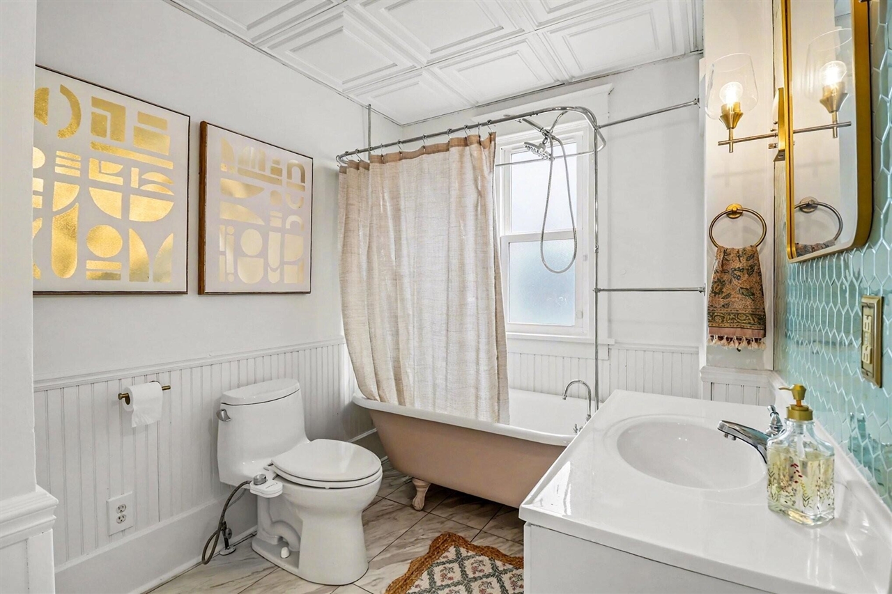 819 E Loomis Street, Ludington, MI, 49431-2218