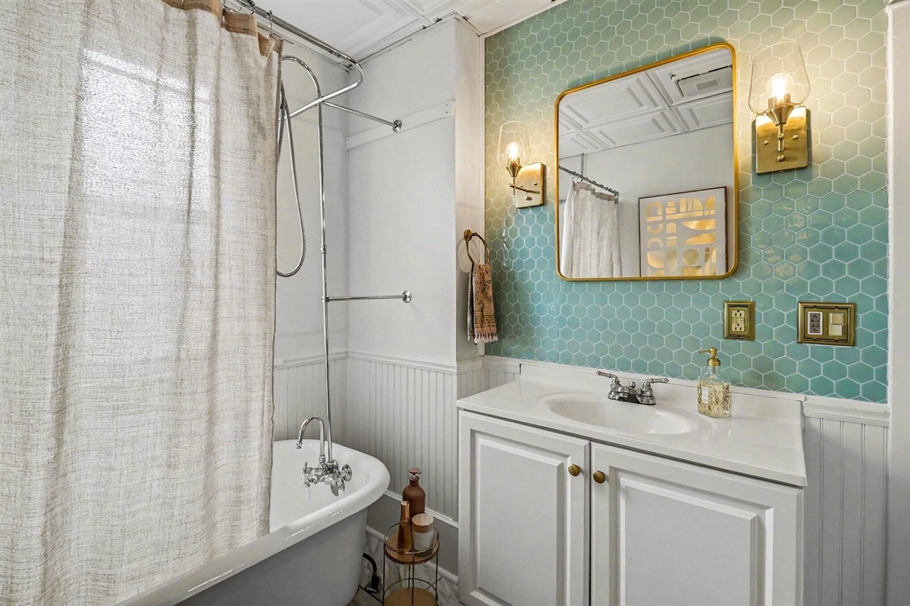 819 E Loomis Street, Ludington, MI, 49431-2218