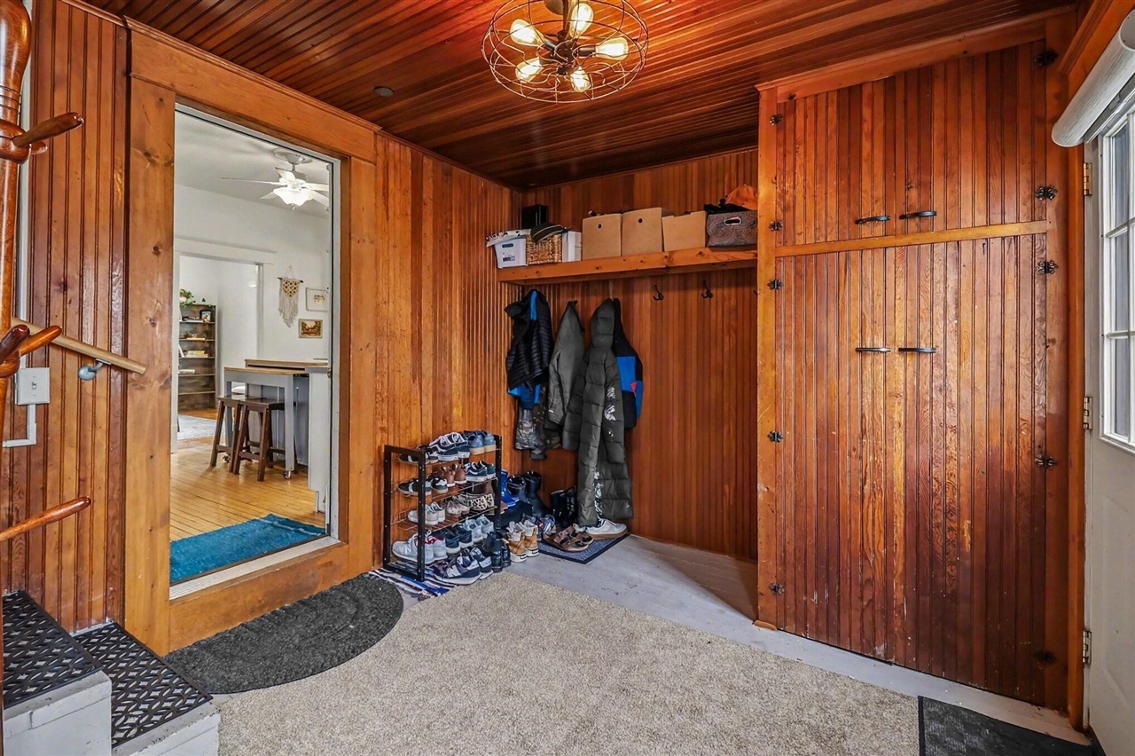 819 E Loomis Street, Ludington, MI, 49431-2218