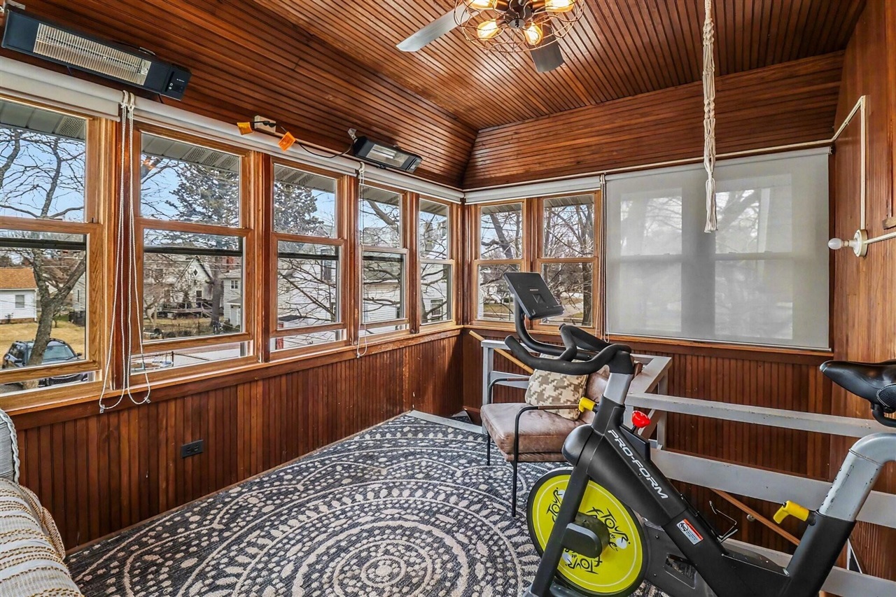 819 E Loomis Street, Ludington, MI, 49431-2218