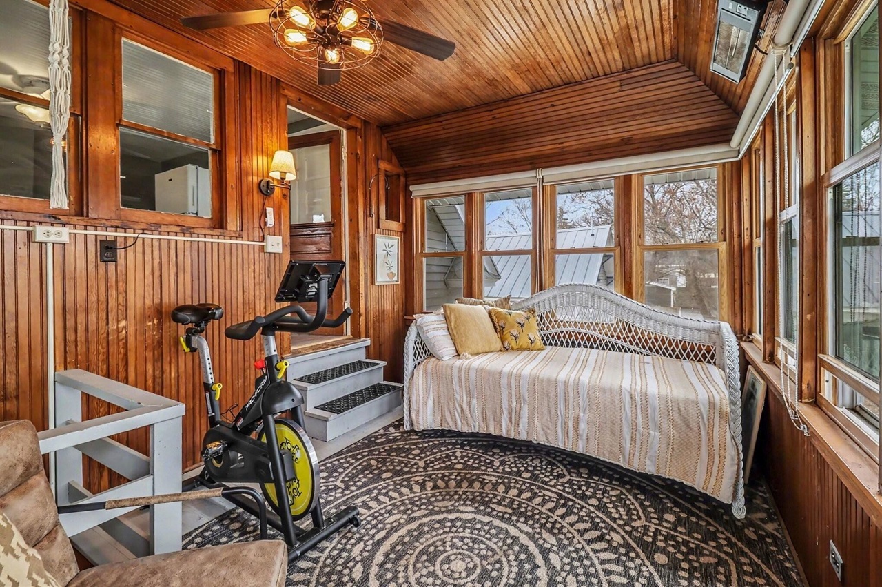 819 E Loomis Street, Ludington, MI, 49431-2218