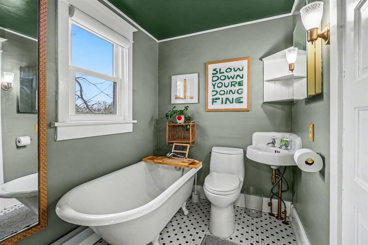 819 E Loomis Street, Ludington, MI, 49431-2218