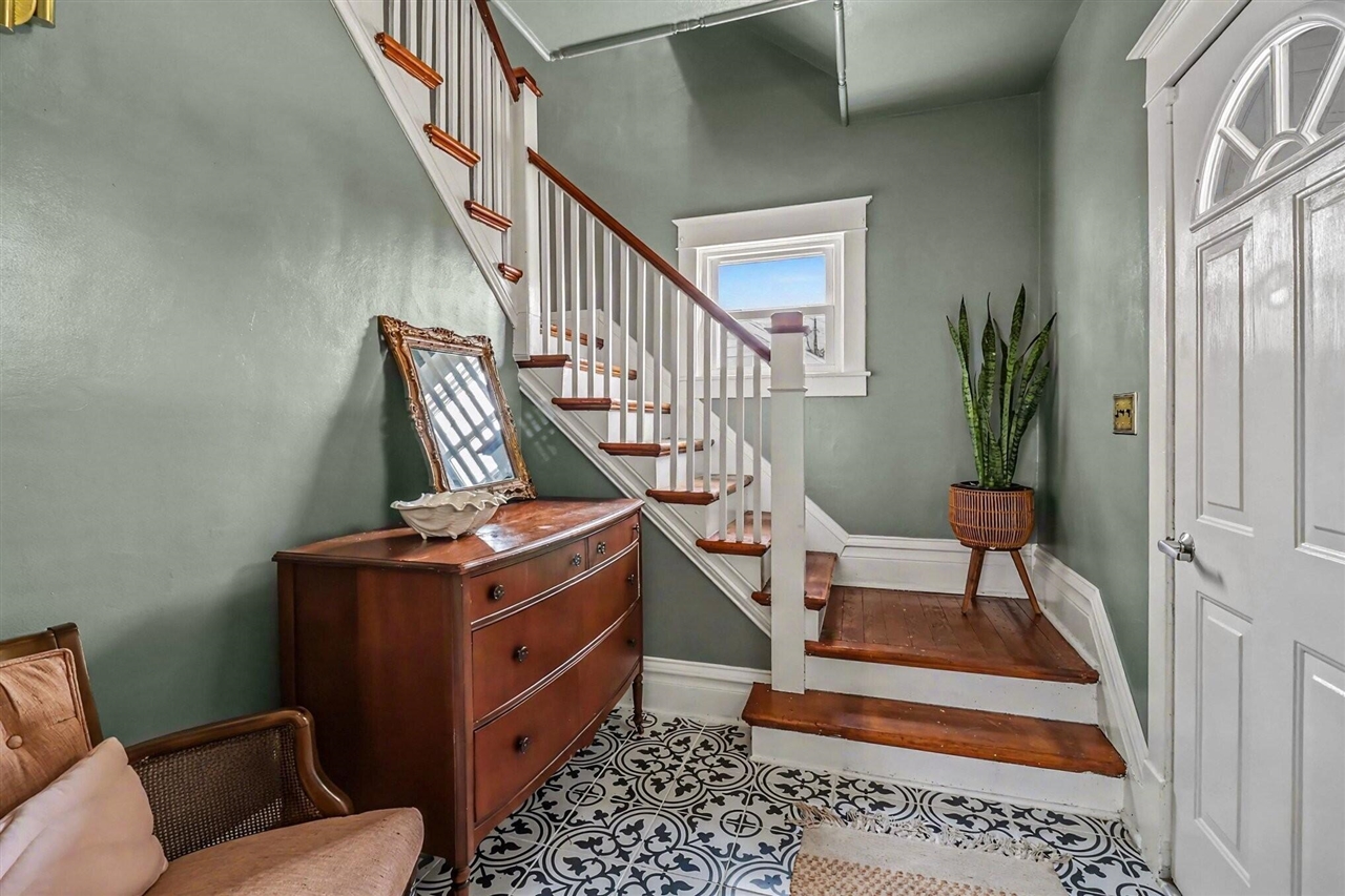 819 E Loomis Street, Ludington, MI, 49431-2218