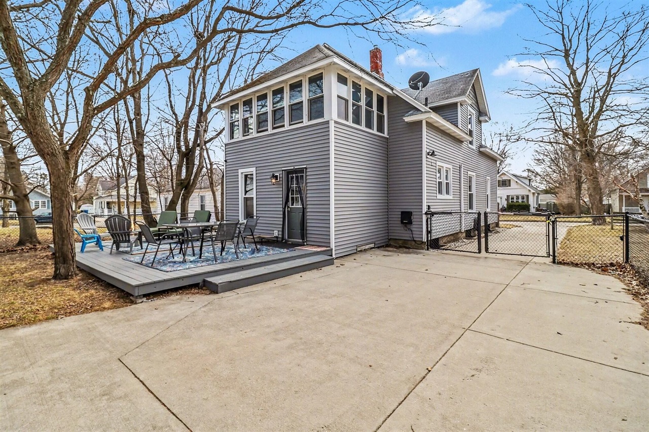 819 E Loomis Street, Ludington, MI, 49431-2218