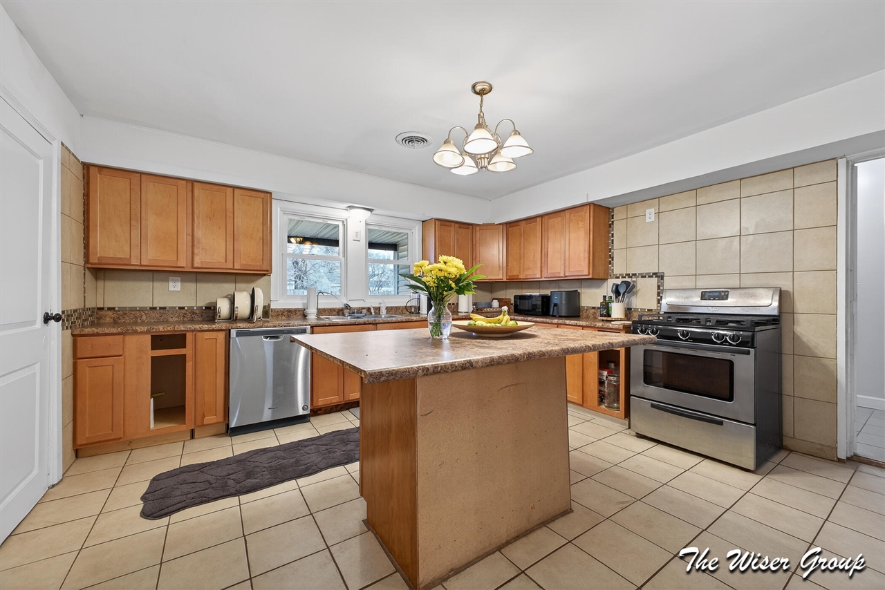 115 Wilbur Street, Grand Rapids, MI, 49548-3326