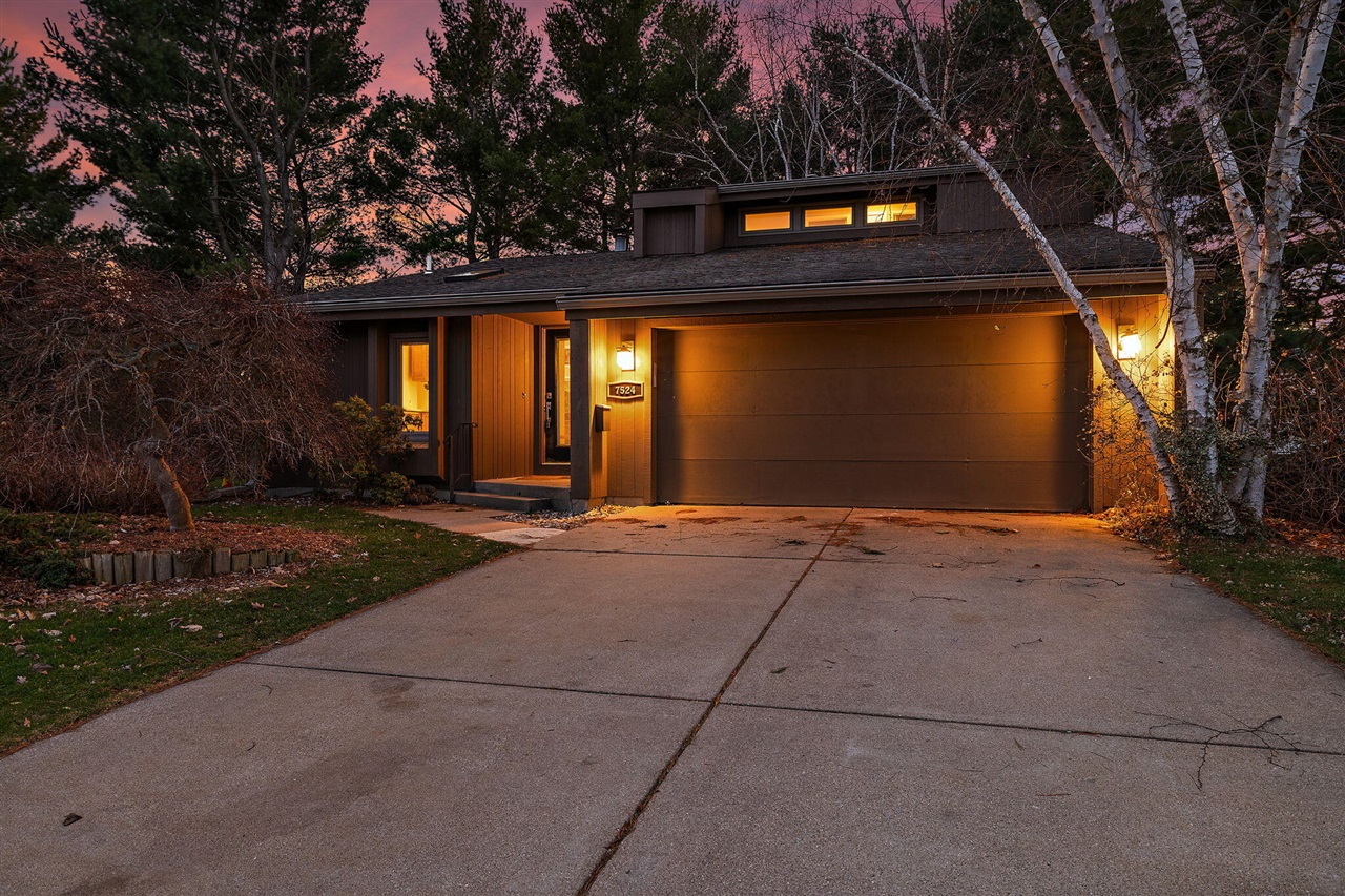 7524 Turnberry Court, Portage, MI, 49024-7842