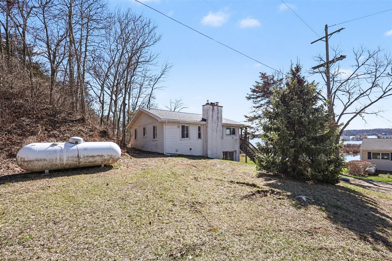 5884 Rays Drive, Onsted, MI, 49265-9817