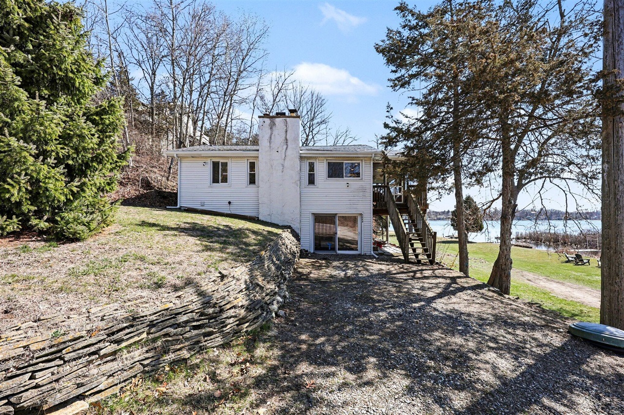 5884 Rays Drive, Onsted, MI, 49265-9817