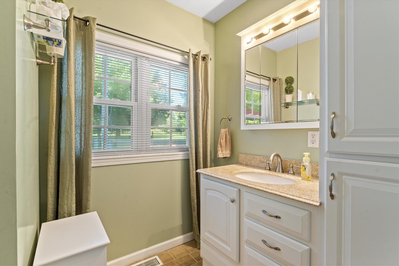 61140 Lenawee Road, Cassopolis, MI, 49031-9428