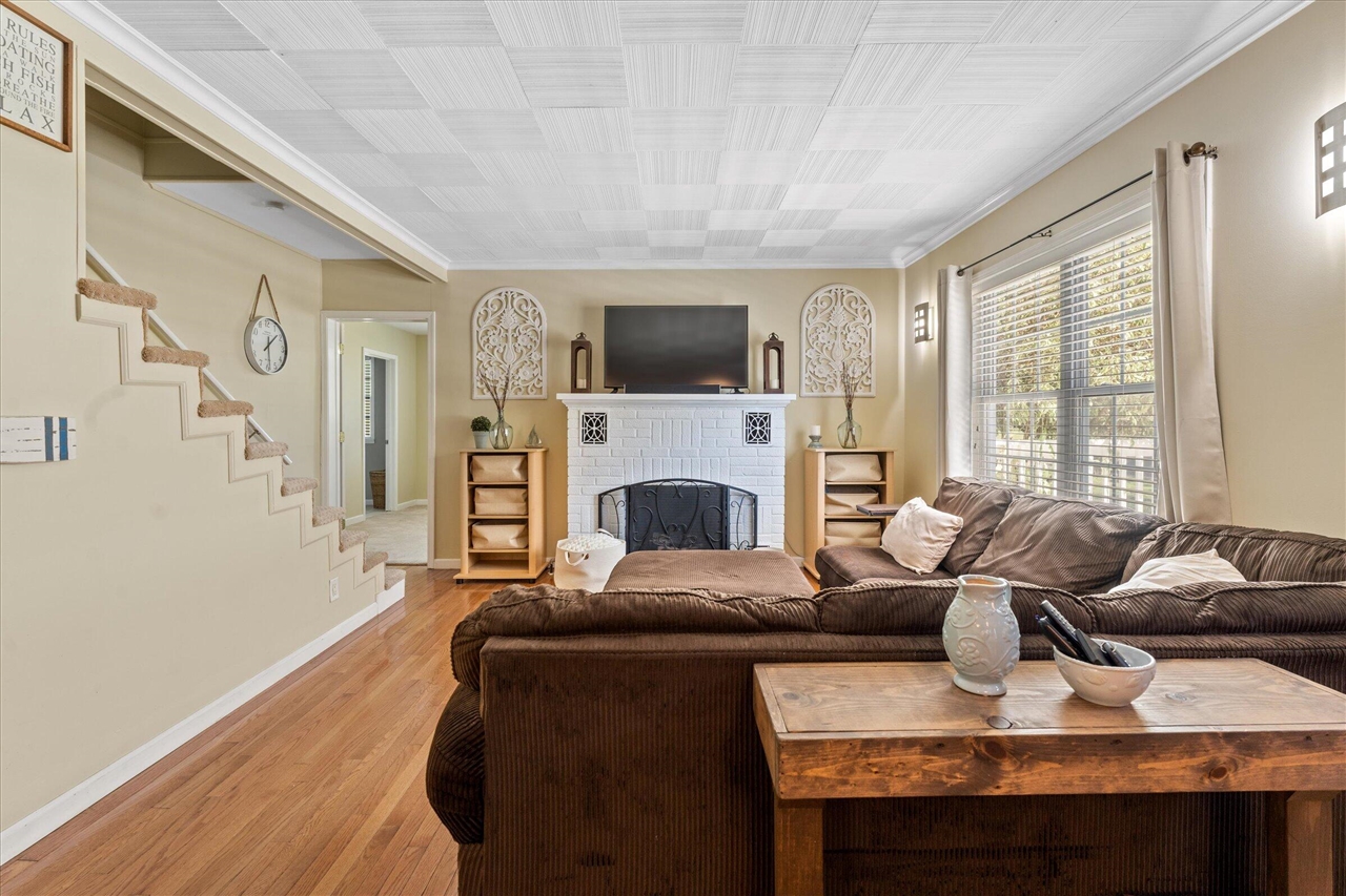 61140 Lenawee Road, Cassopolis, MI, 49031-9428