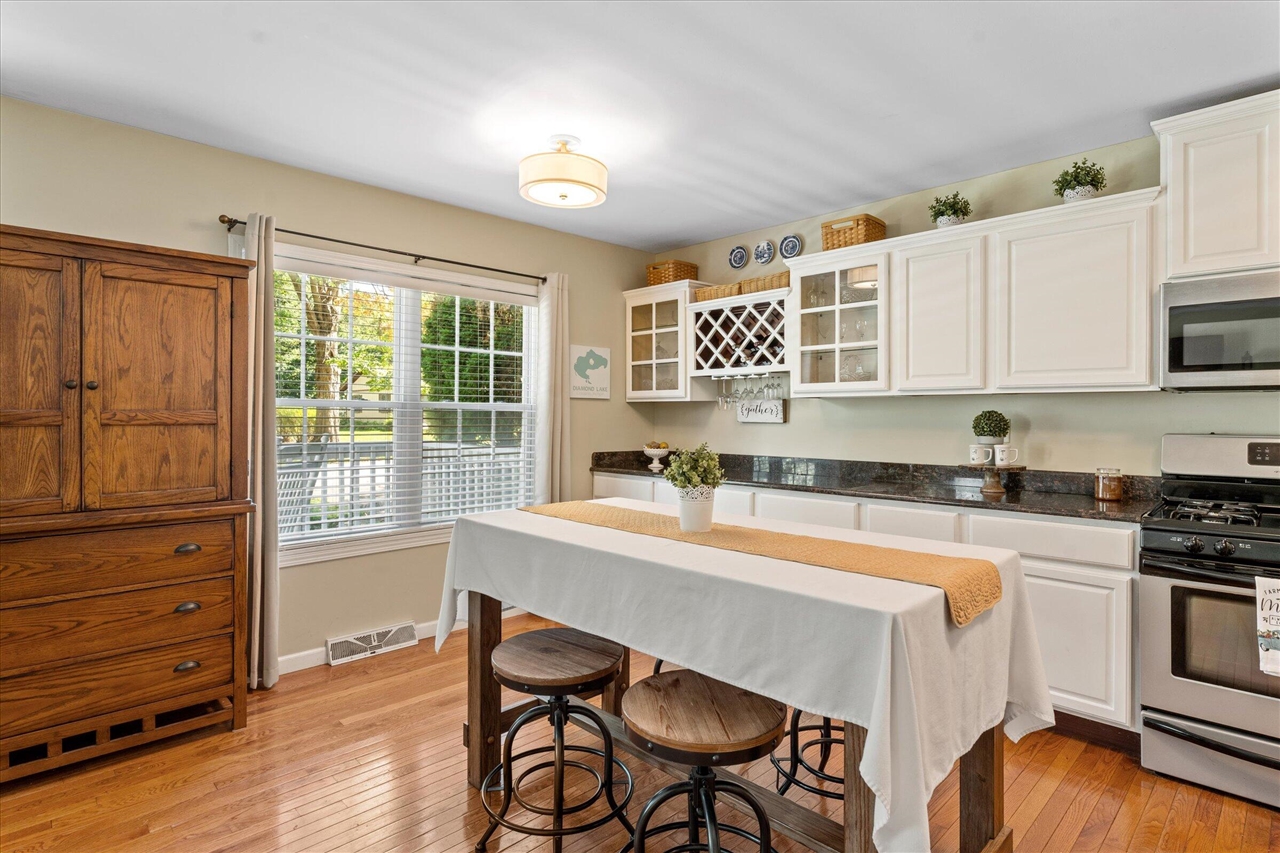 61140 Lenawee Road, Cassopolis, MI, 49031-9428