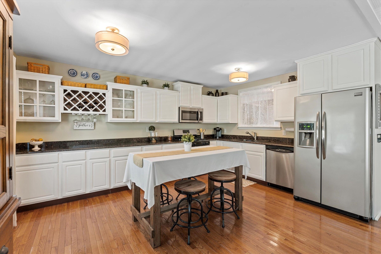 61140 Lenawee Road, Cassopolis, MI, 49031-9428