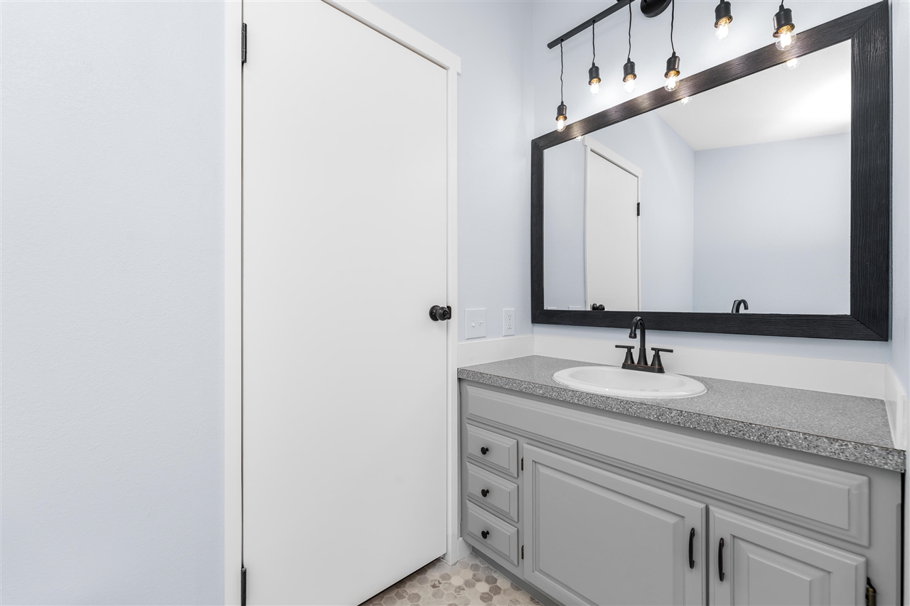 6818 E T Avenue, Vicksburg, MI, 49097-8362