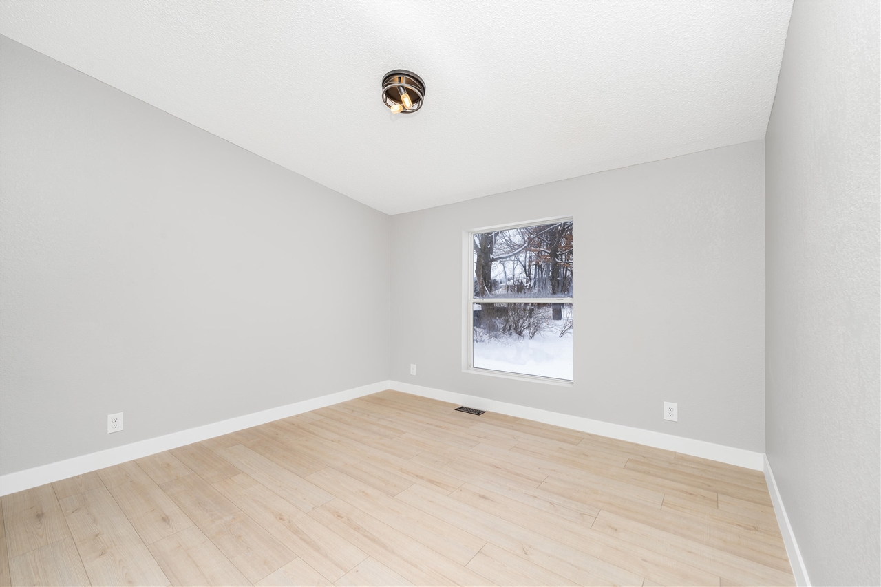 6818 E T Avenue, Vicksburg, MI, 49097-8362