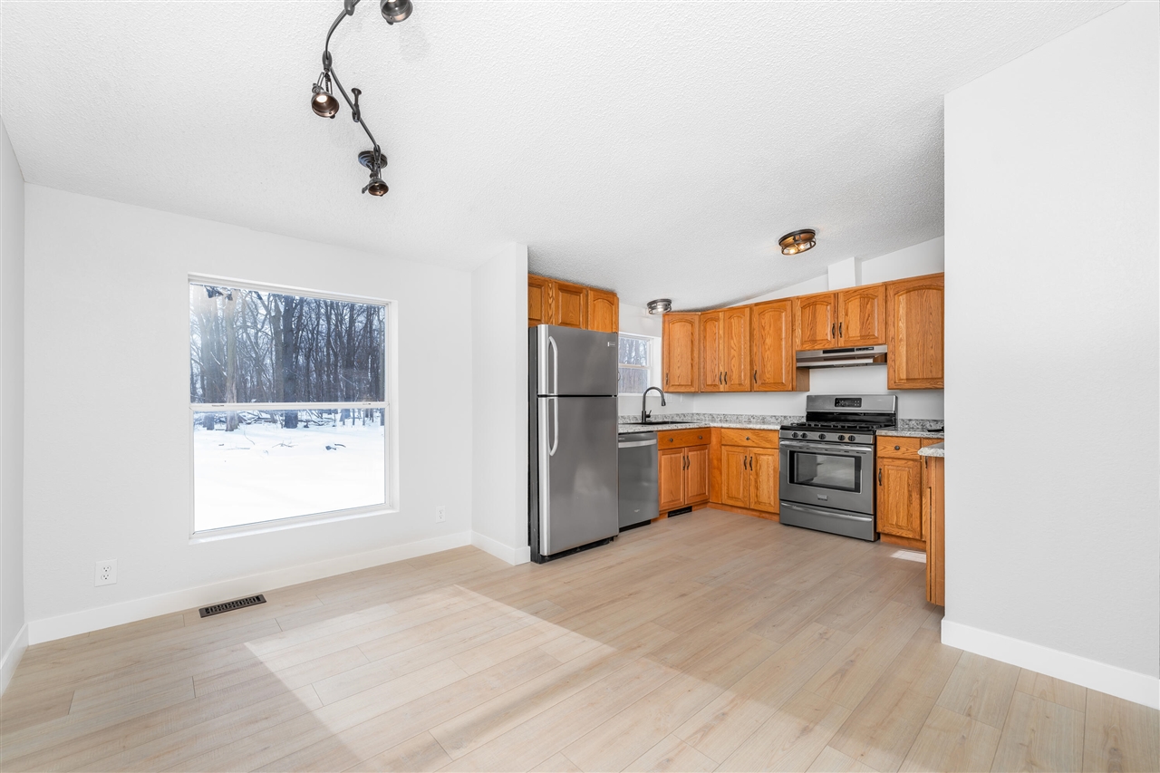 6818 E T Avenue, Vicksburg, MI, 49097-8362