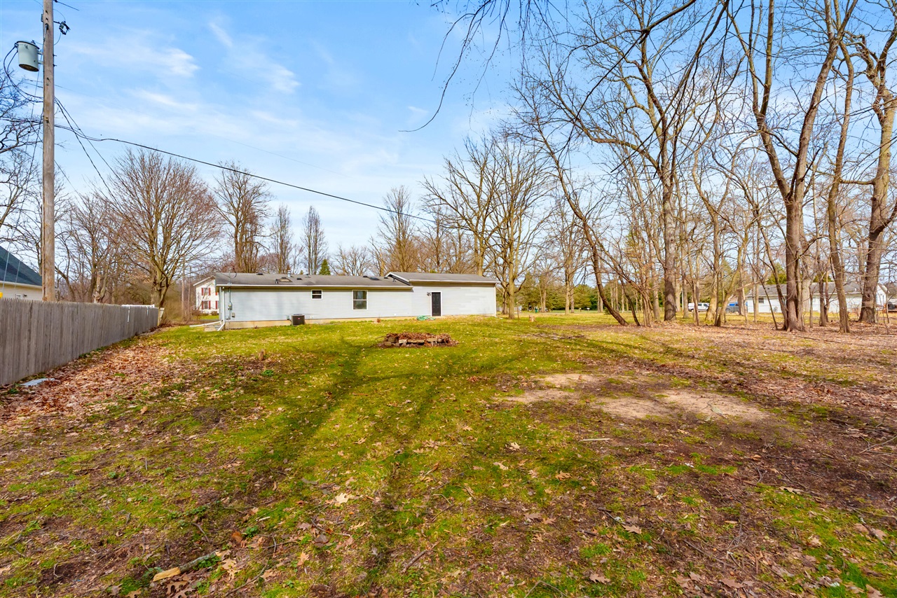 6818 E T Avenue, Vicksburg, MI, 49097-8362