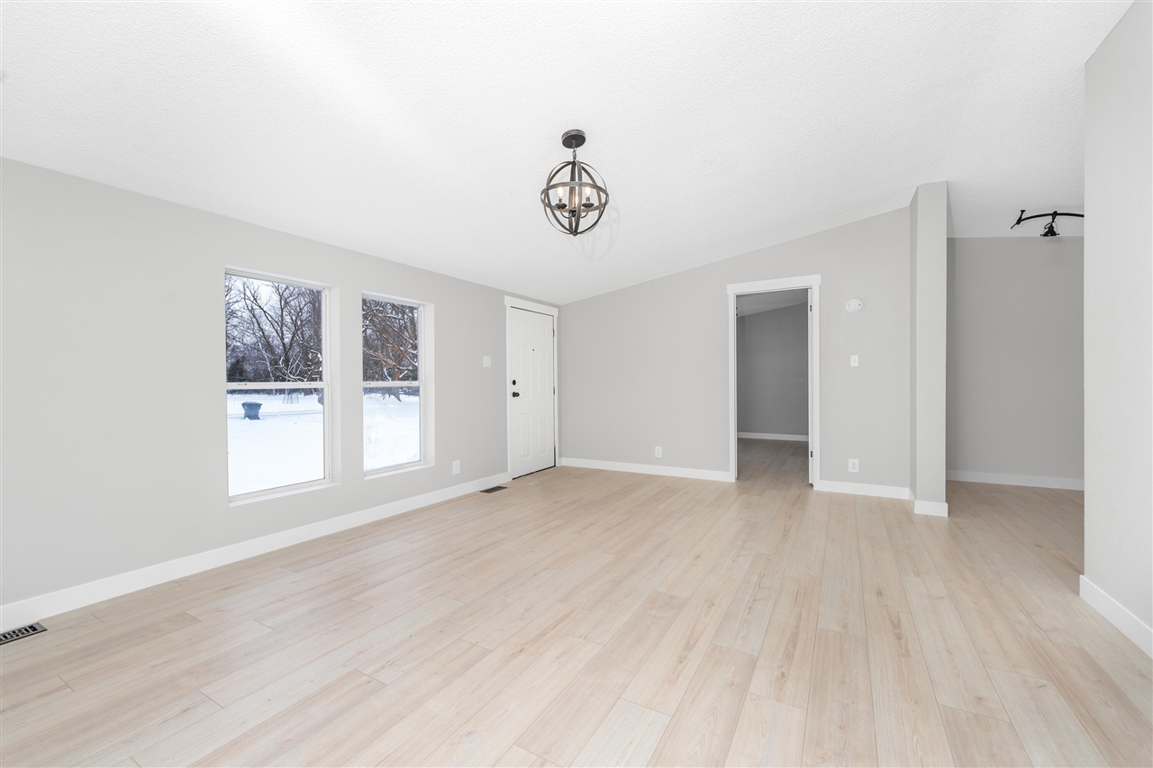 6818 E T Avenue, Vicksburg, MI, 49097-8362