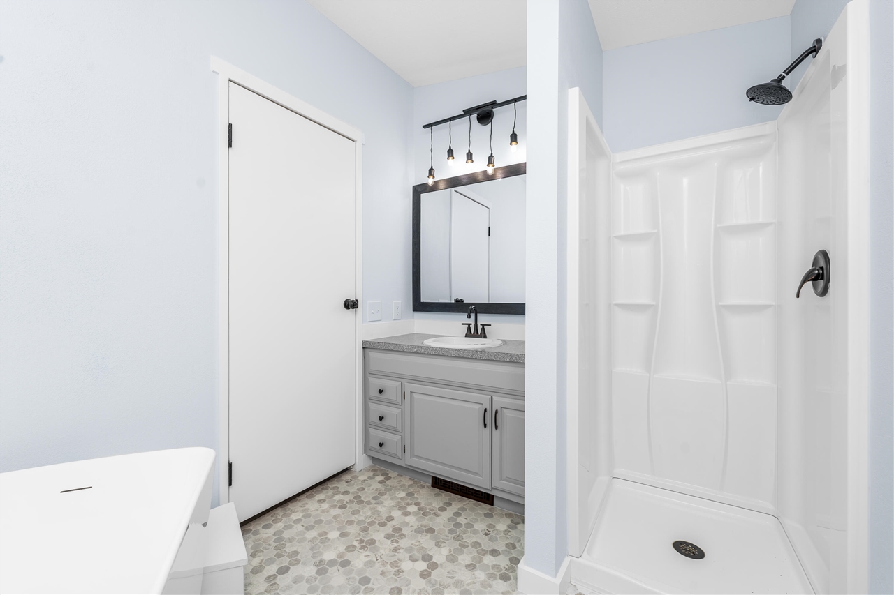 6818 E T Avenue, Vicksburg, MI, 49097-8362