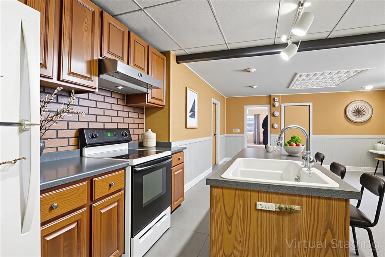 316 W Parkdale Avenue, Manistee, MI, 49660-1132