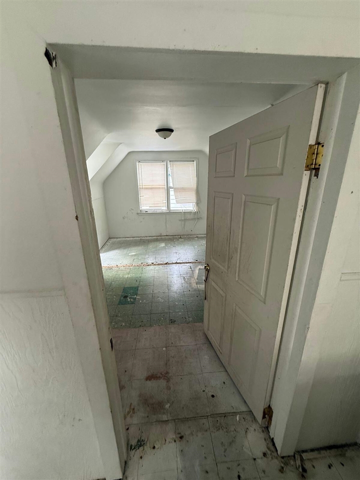 19180 Bradford Avenue, Detroit, MI, 48205-2108