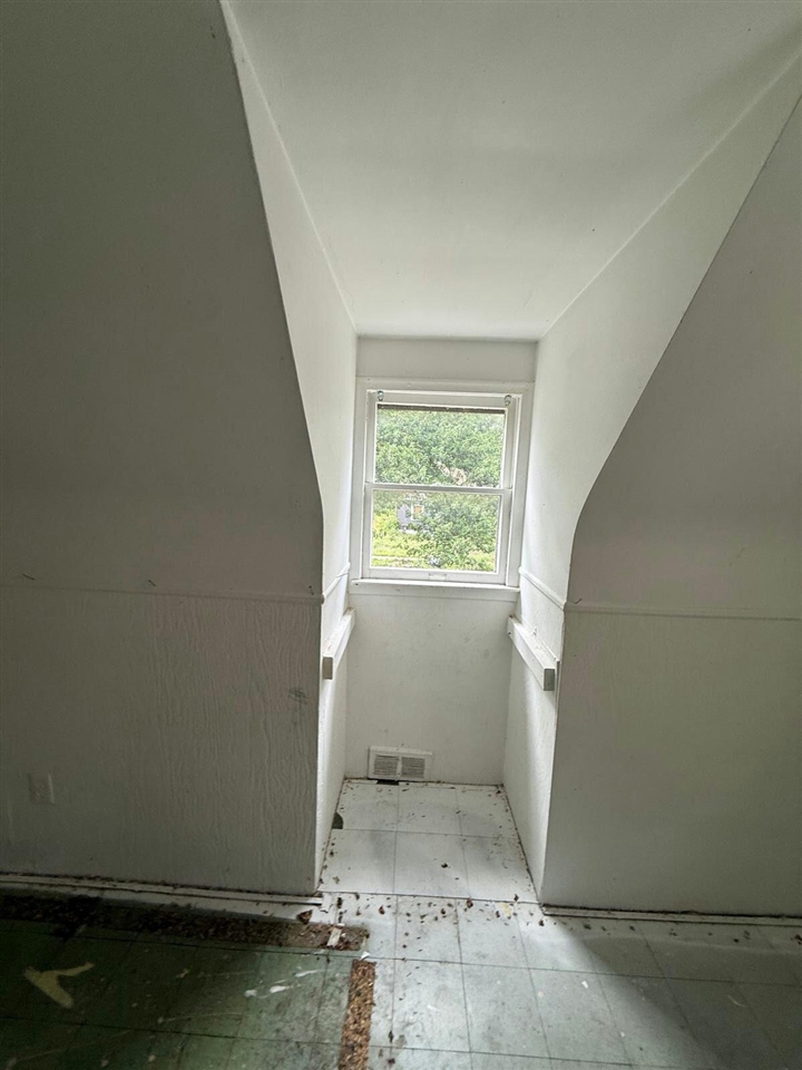 19180 Bradford Avenue, Detroit, MI, 48205-2108