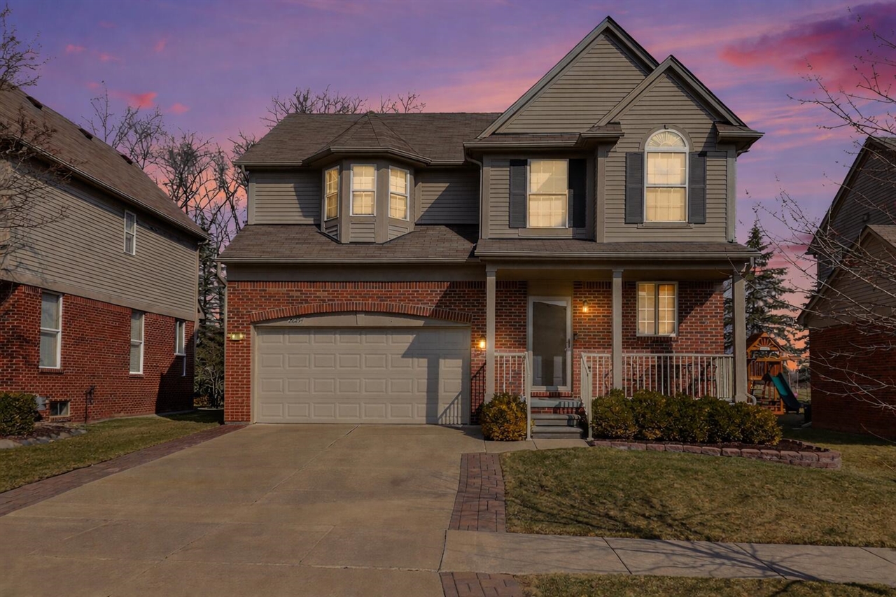 28294 Cottage Lane, New Hudson, MI, 48165-8004