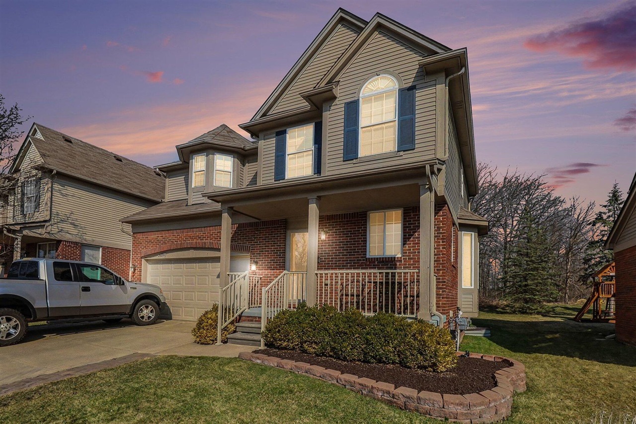 28294 Cottage Lane, New Hudson, MI, 48165-8004