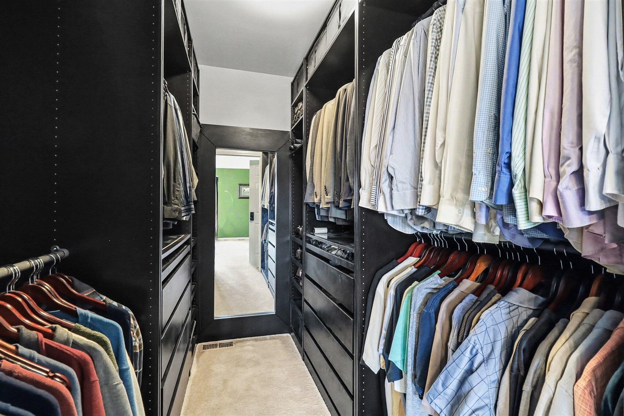 28294 Cottage Lane, New Hudson, MI, 48165-8004