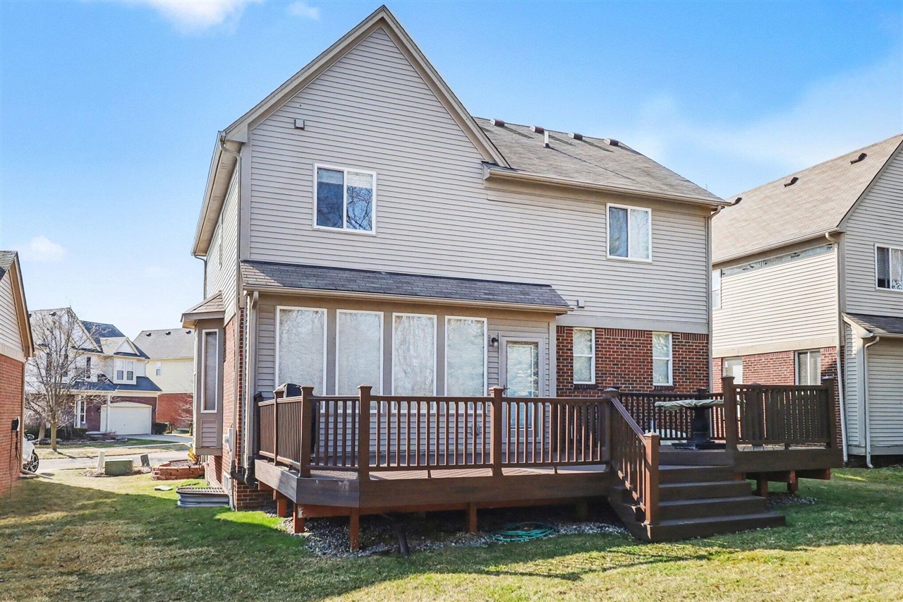 28294 Cottage Lane, New Hudson, MI, 48165-8004