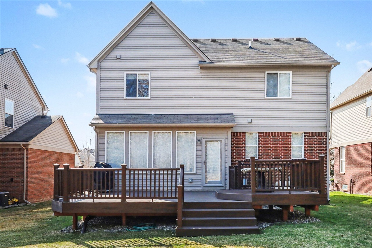 28294 Cottage Lane, New Hudson, MI, 48165-8004