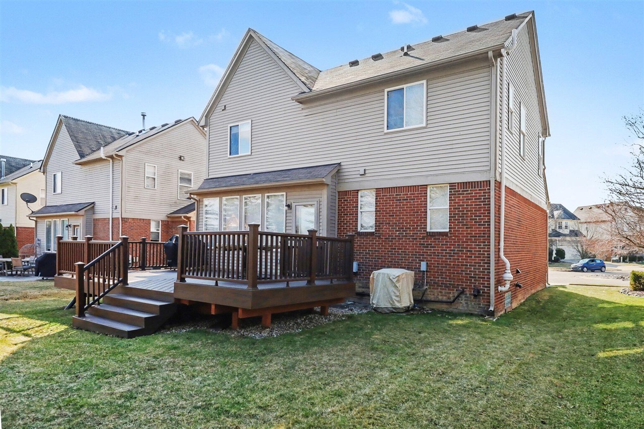 28294 Cottage Lane, New Hudson, MI, 48165-8004