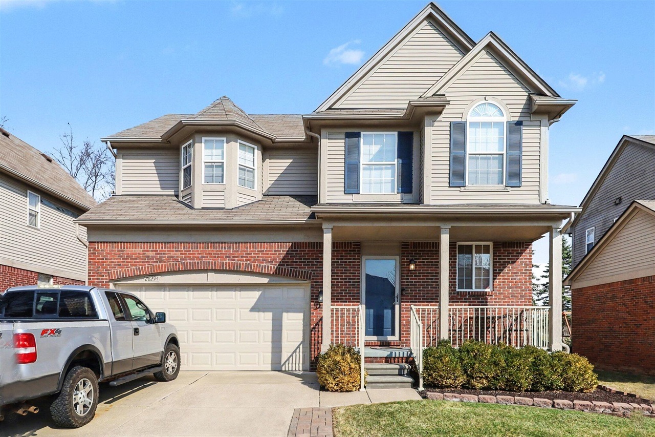 28294 Cottage Lane, New Hudson, MI, 48165-8004