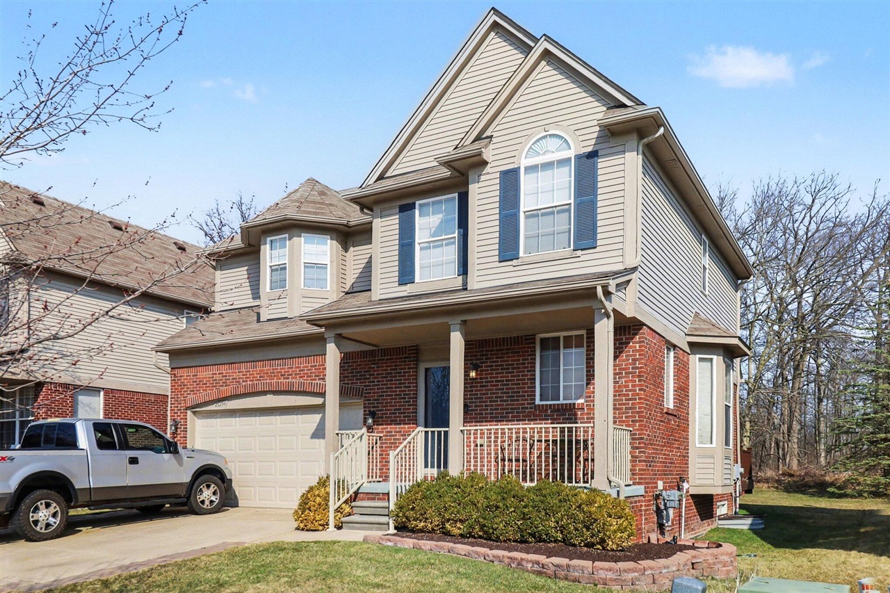 28294 Cottage Lane, New Hudson, MI, 48165-8004