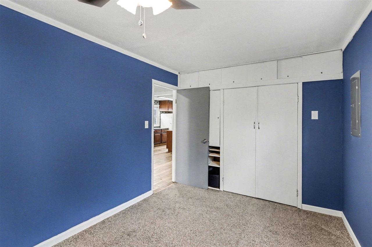 211 North Drive, Brooklyn, MI, 49230-8910