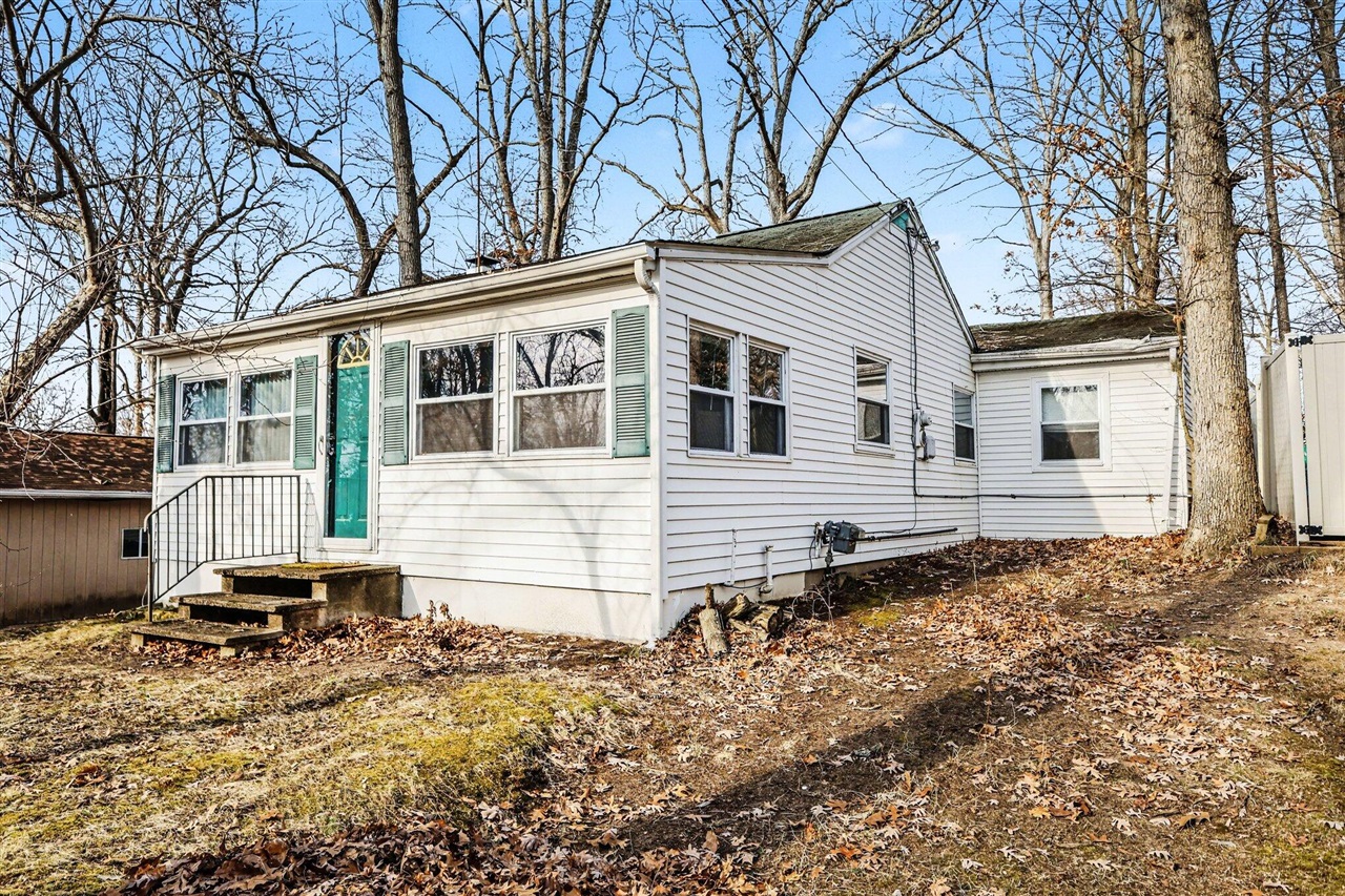 211 North Drive, Brooklyn, MI, 49230-8910