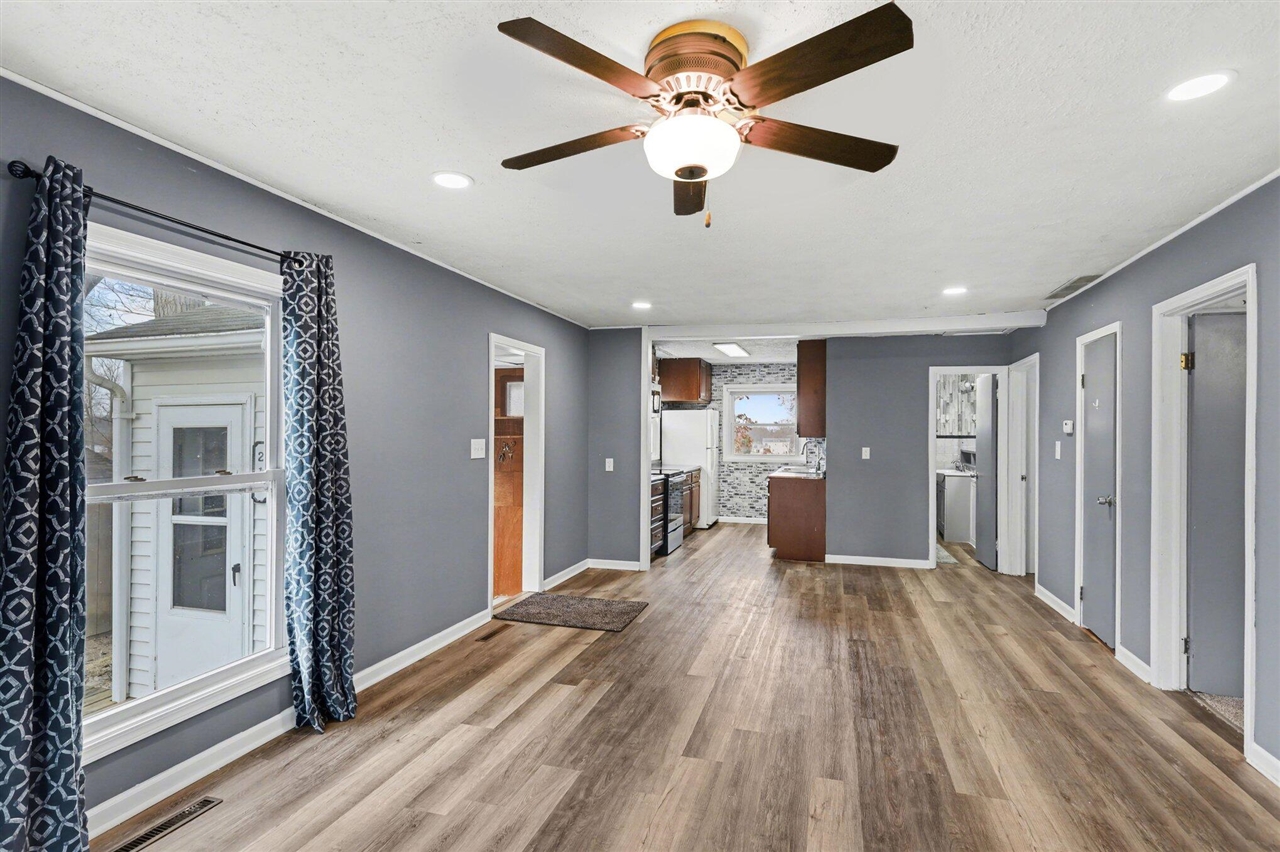 211 North Drive, Brooklyn, MI, 49230-8910