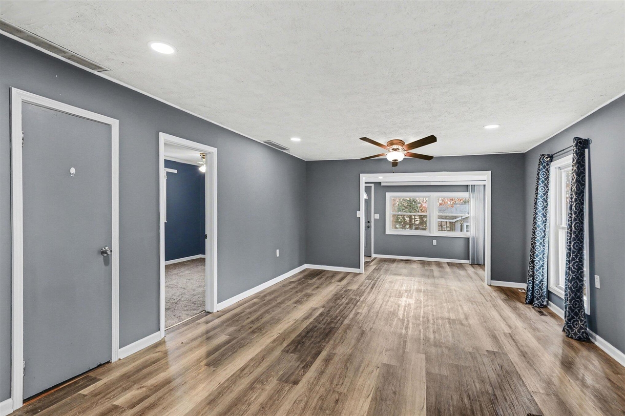 211 North Drive, Brooklyn, MI, 49230-8910