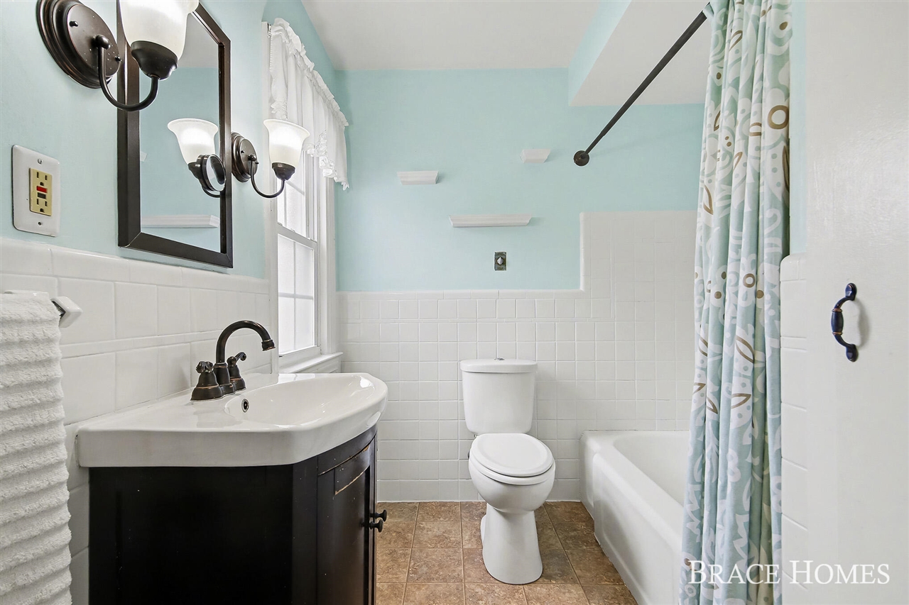 119 Bristol Avenue, Grand Rapids, MI, 49504-4924