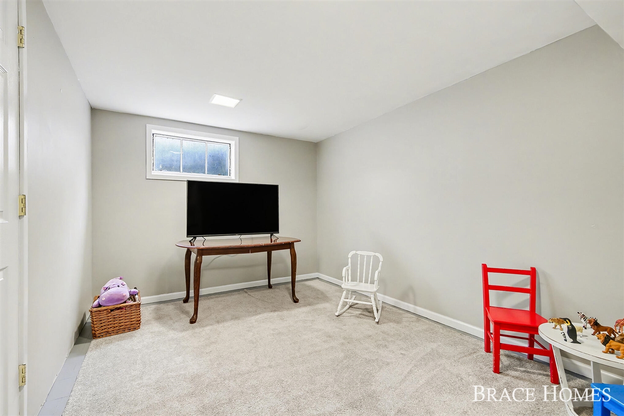 119 Bristol Avenue, Grand Rapids, MI, 49504-4924