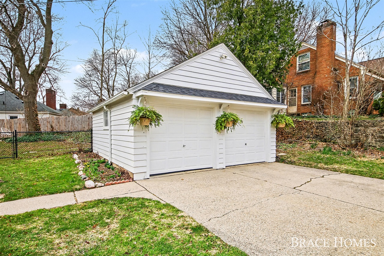 119 Bristol Avenue, Grand Rapids, MI, 49504-4924