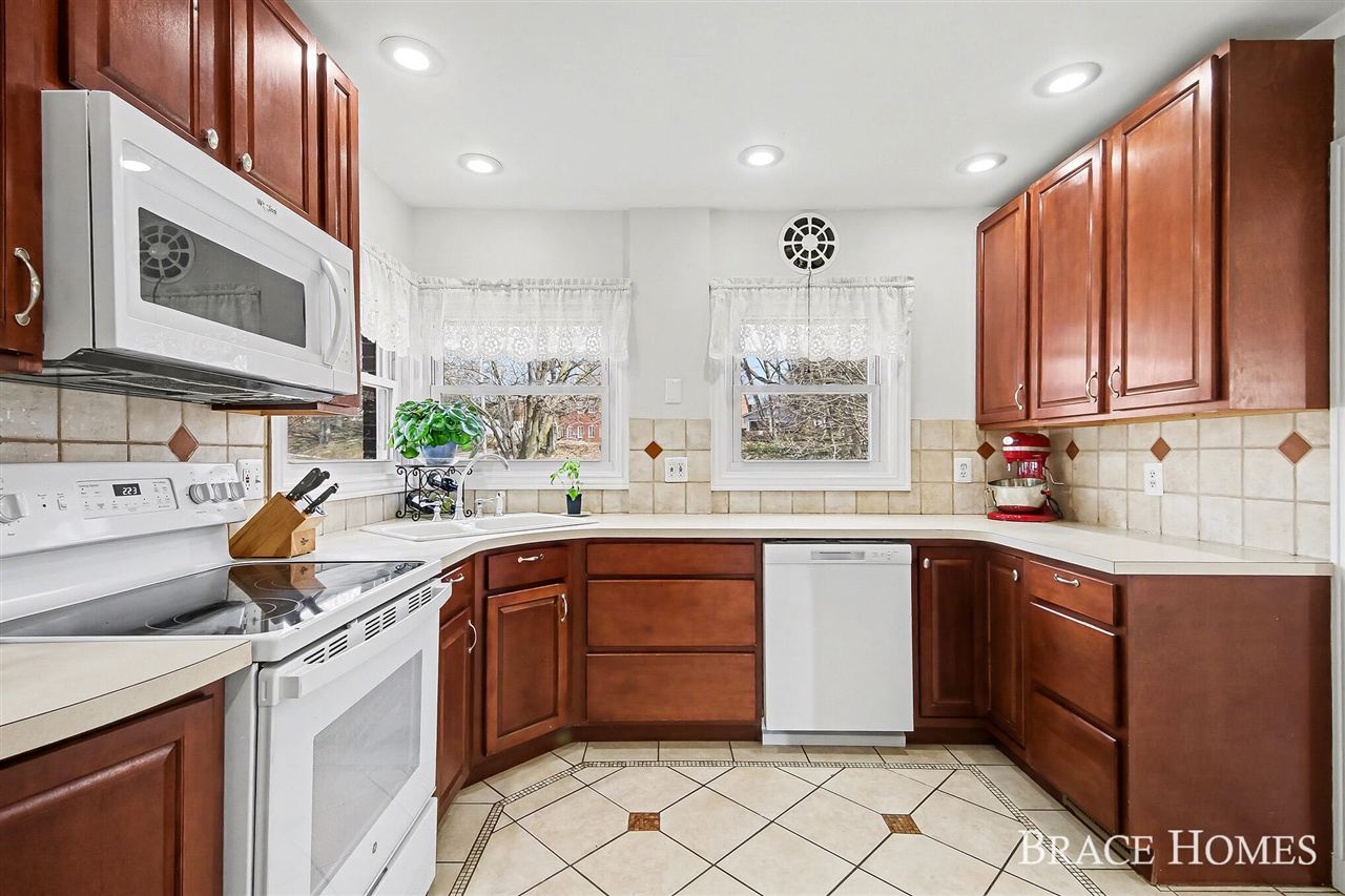 119 Bristol Avenue, Grand Rapids, MI, 49504-4924