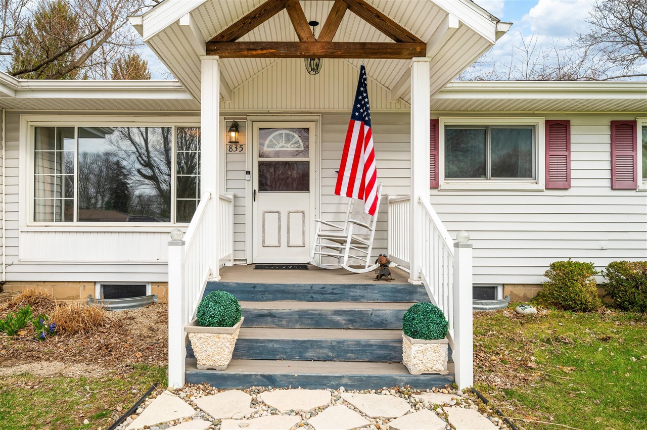 835 Ansley Drive, Saint Joseph, MI, 49085-3640