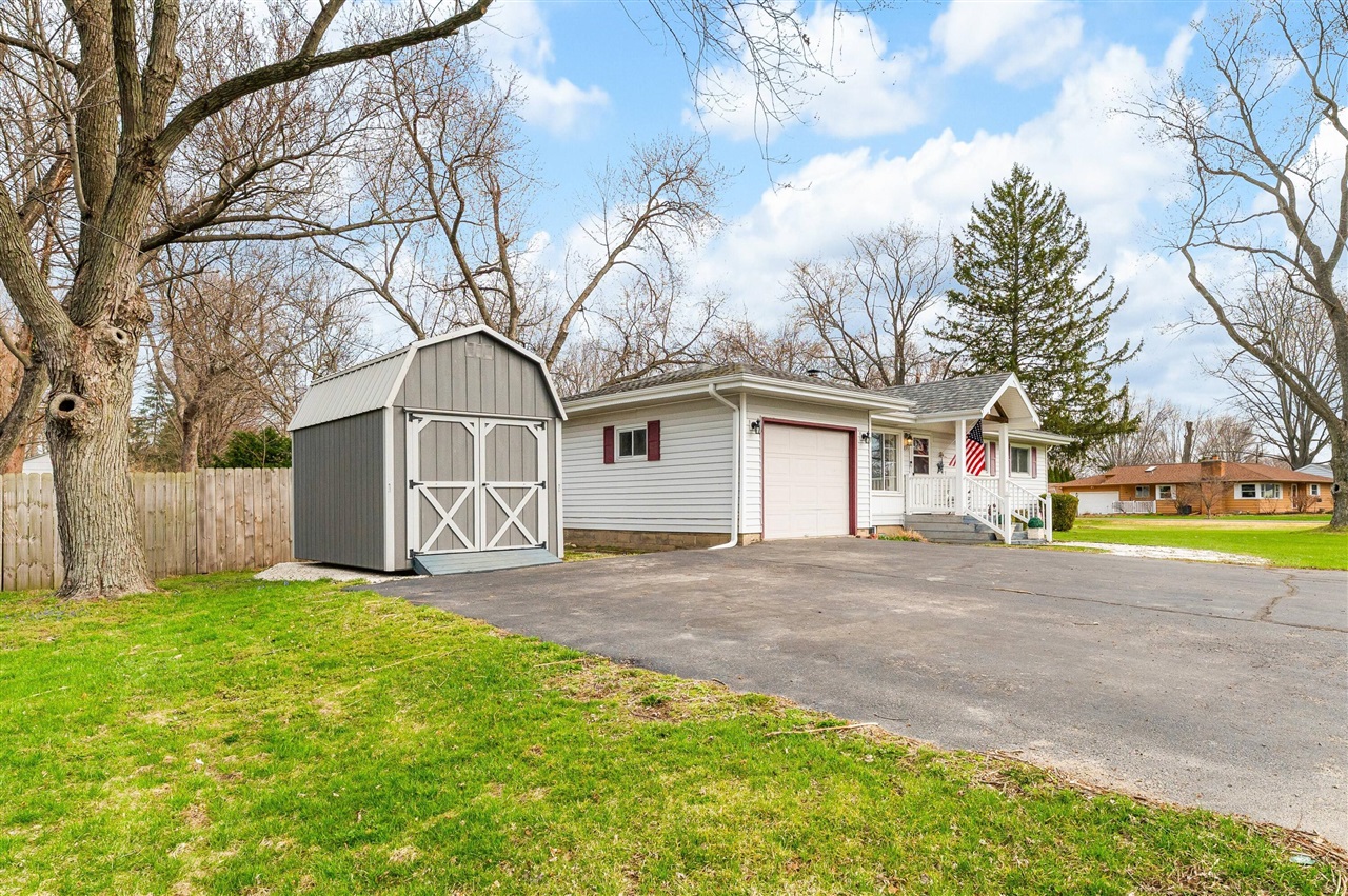 835 Ansley Drive, Saint Joseph, MI, 49085-3640