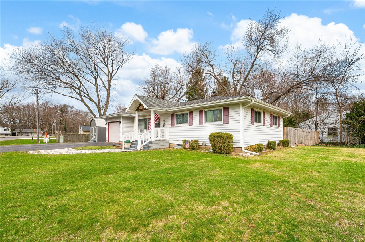 835 Ansley Drive, Saint Joseph, MI, 49085-3640