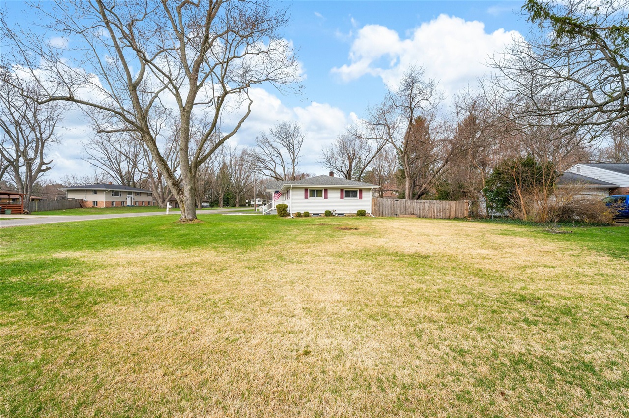 835 Ansley Drive, Saint Joseph, MI, 49085-3640