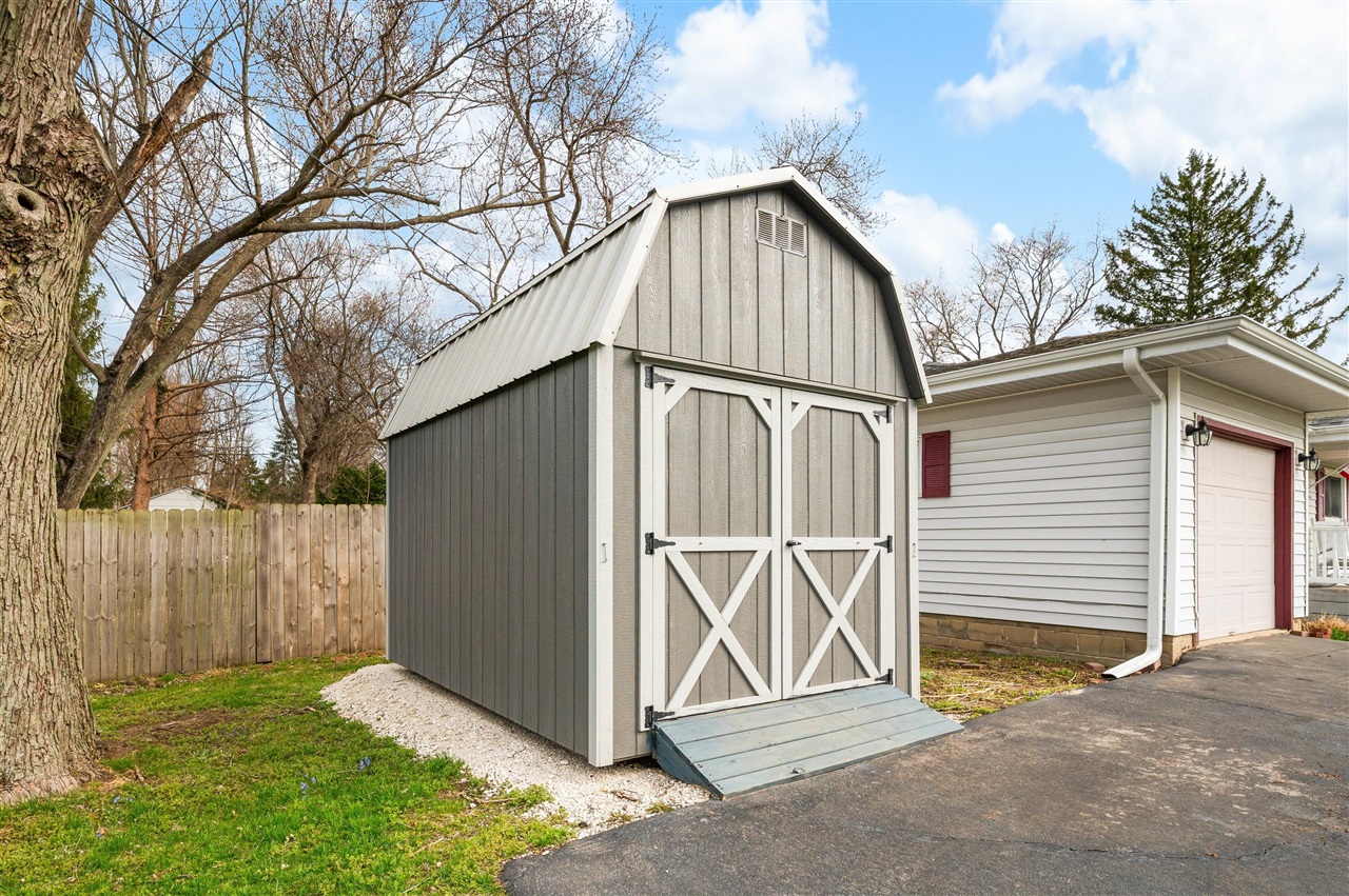 835 Ansley Drive, Saint Joseph, MI, 49085-3640