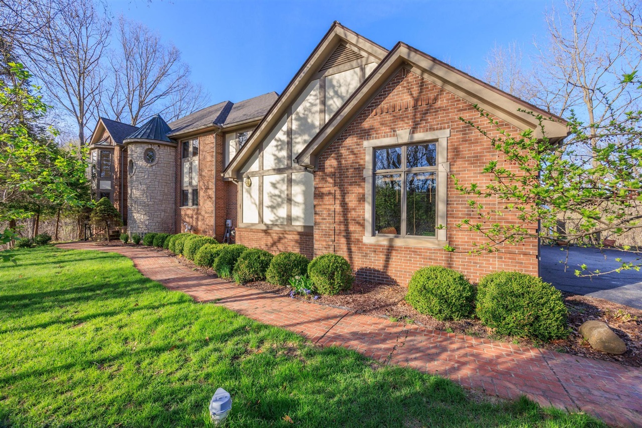 1st image of 1260 Silverbell Rd, Rochester, MI 48306 | MLS# 70522450