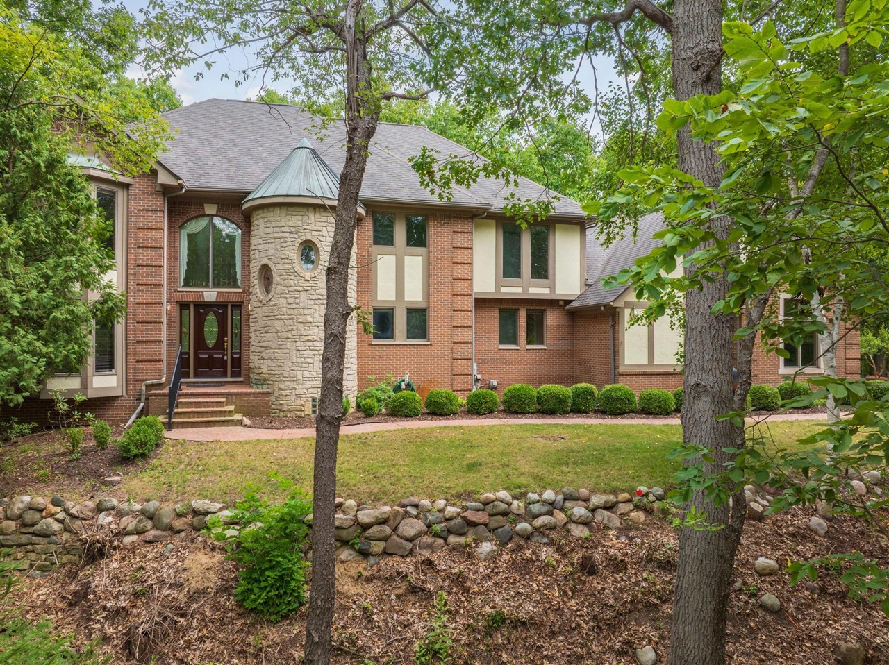 2nd image of 1260 Silverbell Rd, Rochester, MI 48306 | MLS# 70522450