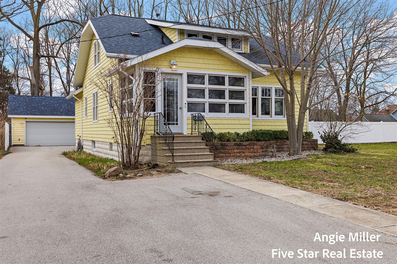 211 Williams Street, Spring Lake, MI, 49456-1912