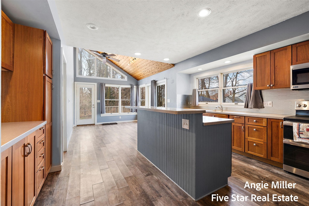 211 Williams Street, Spring Lake, MI, 49456-1912